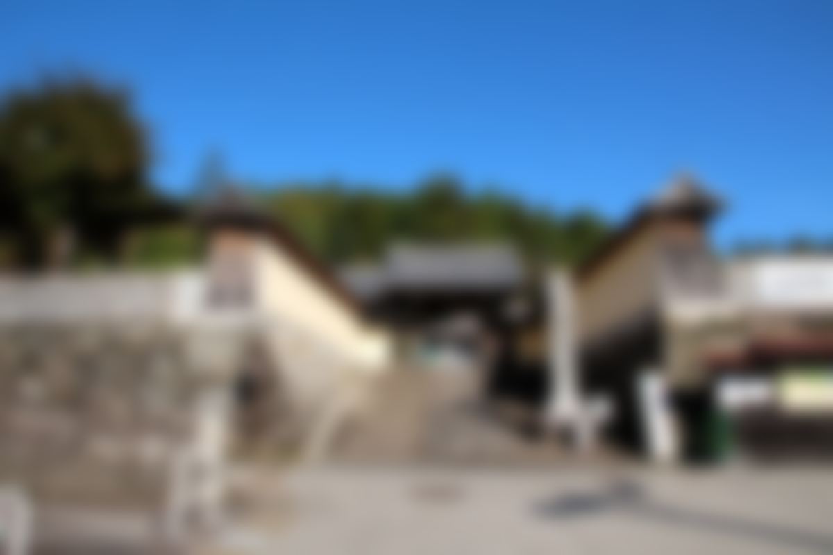 新潟県の本堂と庫裡が一体となった寺院建物（イメージ）